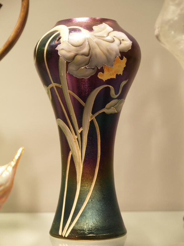 Corning, New York (NY): Corning Museum of Glass: Vase with Daffodil (about 1900, artist Ferdinand von Poschinger)