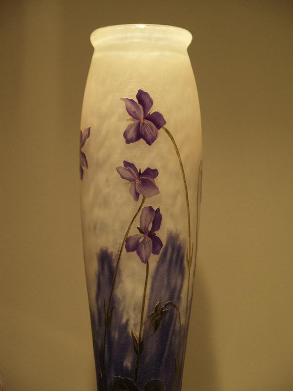 Corning, New York (NY): Corning Museum of Glass: Tall Vase with Violets (about 1900-1910, artist Daum Freres)