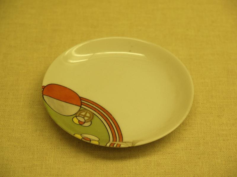 Allentown, Pennsylvania (PA): Allentown Art Museum: shallow dish (1916-1922, designer Frank Lloyd Wright)