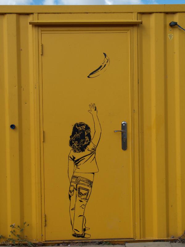 Cambridge, England: Orchard Park: The Banana Neighbourhood Arts Unit, girl and banana (2007, artist Maya)