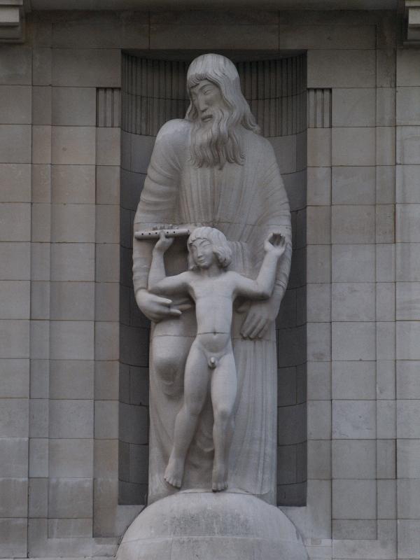 London, England: Broadcasting House (BBC), Portland Place: Prospero and Ariel (1932-1933, sculptor Eric Gill)