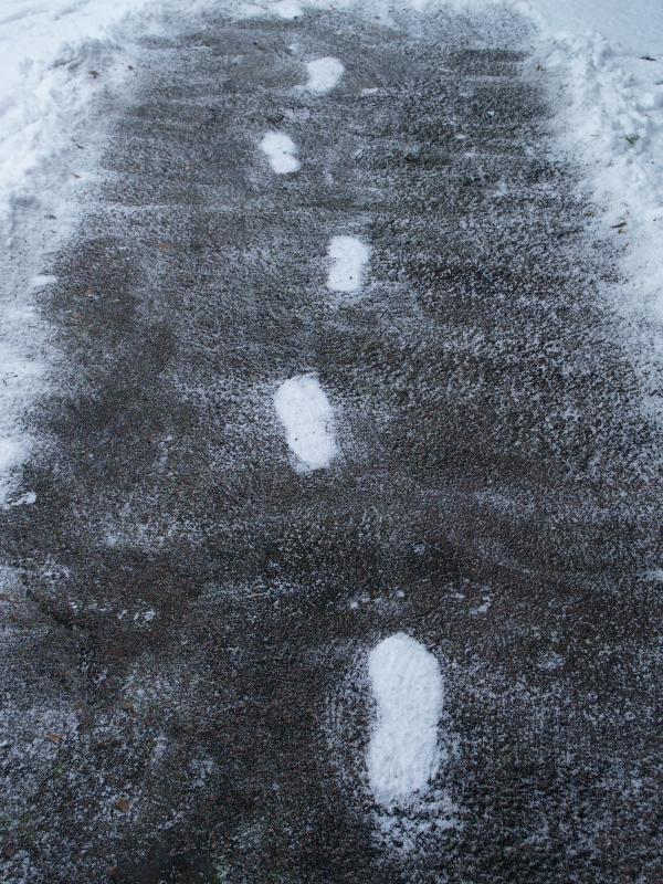 Cambridge, England: Roseford Road: footprints in the snow