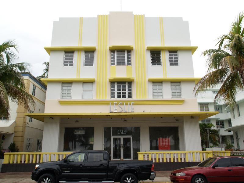 Miami Beach, Florida (FL): Leslie Hotel, Ocean Drive: view (1937, architect Albert Anis; renovated 1977)