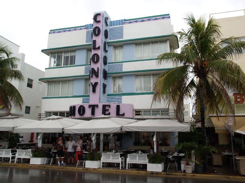 Miami Beach, Florida (FL): Colony Hotel, Ocean Drive: view (1935, architect Henry Hohauser)