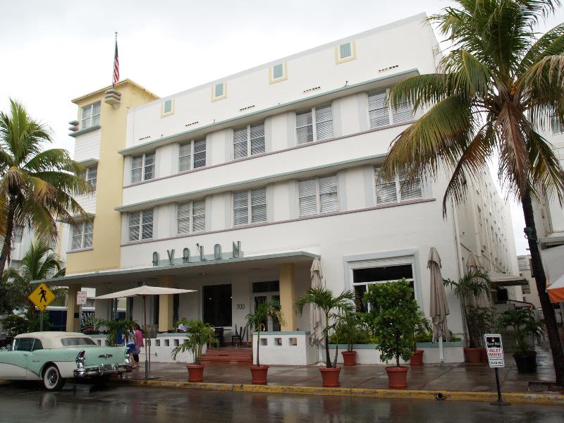 Miami Beach, Florida (FL): Avalon, Ocean Drive: view (1940, architect Albert Anis)