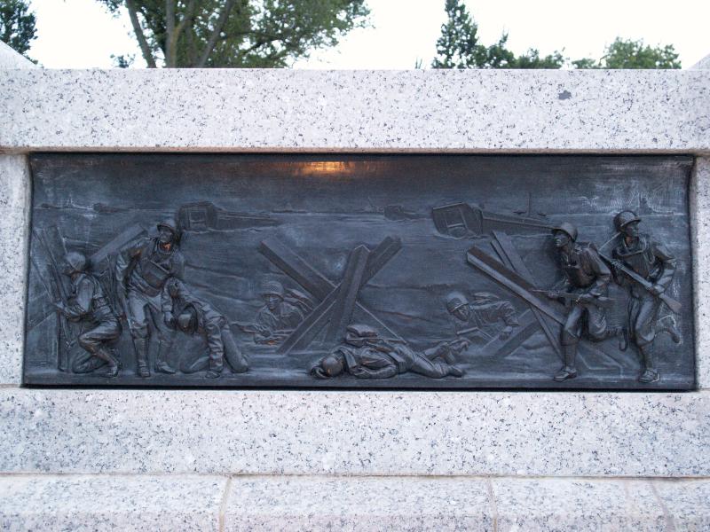 Washington, DC: World War II Memorial: bas reliefs (2001-2004, sculptor Raymond Kaskey, design architect Friedrich St. Florian)