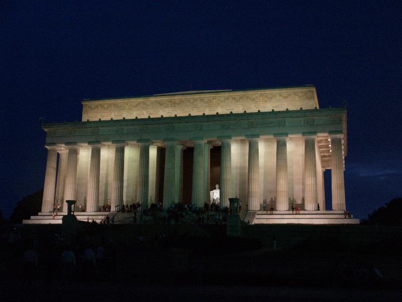 Washington, DC: Lincoln Memorial: view at night (1914-1922, architect Henry Bacon)
