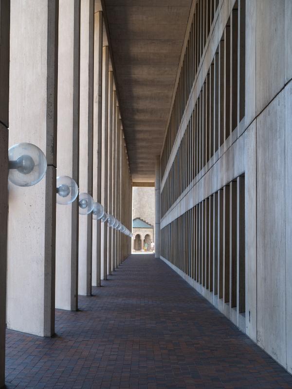 Boston, Massachusetts (MA): Christian Science Plaza: colonnade (1969-1972, architect Araldo A. Cossutta of I.M. Pei and Partners)