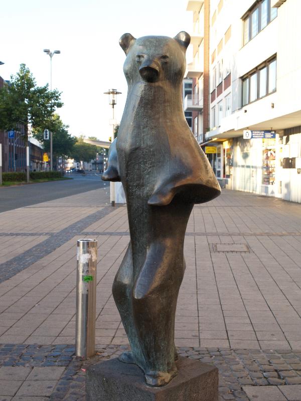 Munster, Germany: Von-Steuben-Strasse: Berliner Baer (artist, Arnold Schlick)