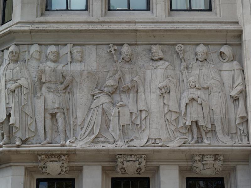 London, England: Supreme Court: King John handing the Magna Carta to the barons at Runnymede (1906-1913, sculptor Henry Fehr, architect James S. Gibson)