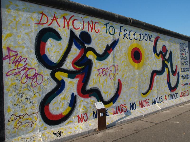 Berlin, Germany: East Side Gallery (Berlin Wall): Dancing to Freedom (1990/2000/2009, Jolly Kunjappu)