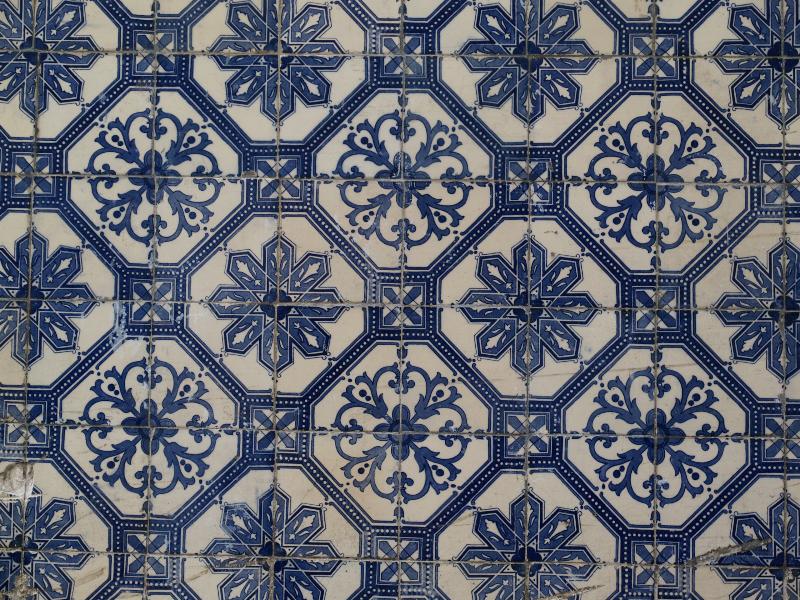 Lisbon, Portugal: Travessa da Queimada 23: tiles