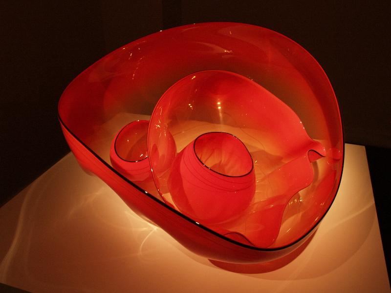 London, England: New Bond Street, Halcyon Gallery: Sunset Red Basket Set with Night Black Lip Wraps (glass artist Dale Chihuly)