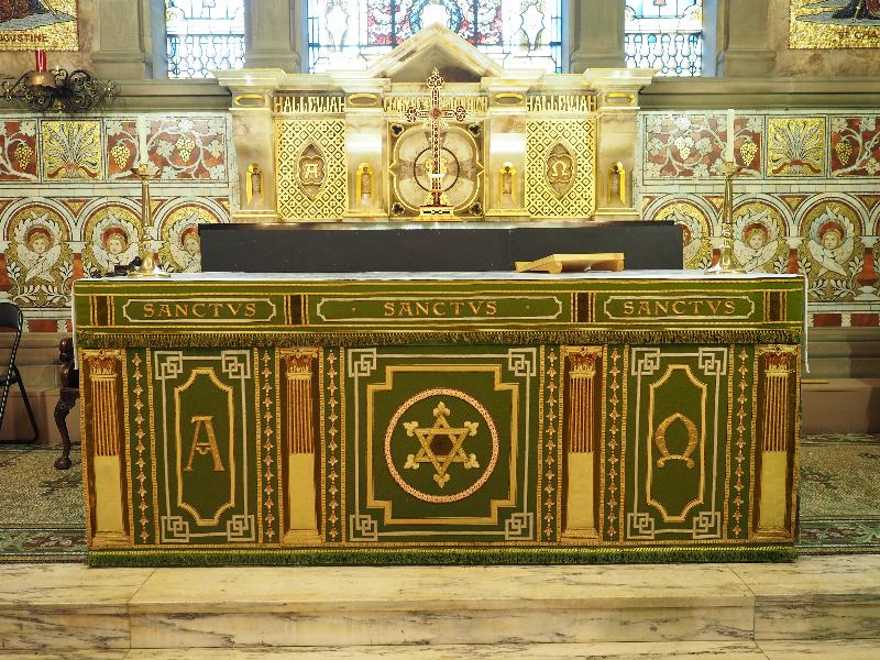 Buxton, England: Parish Church of St John the Baptist: altar