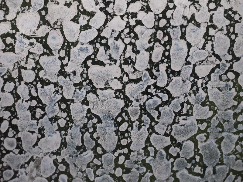 Cambridge, England: Roseford Road: limescale on window