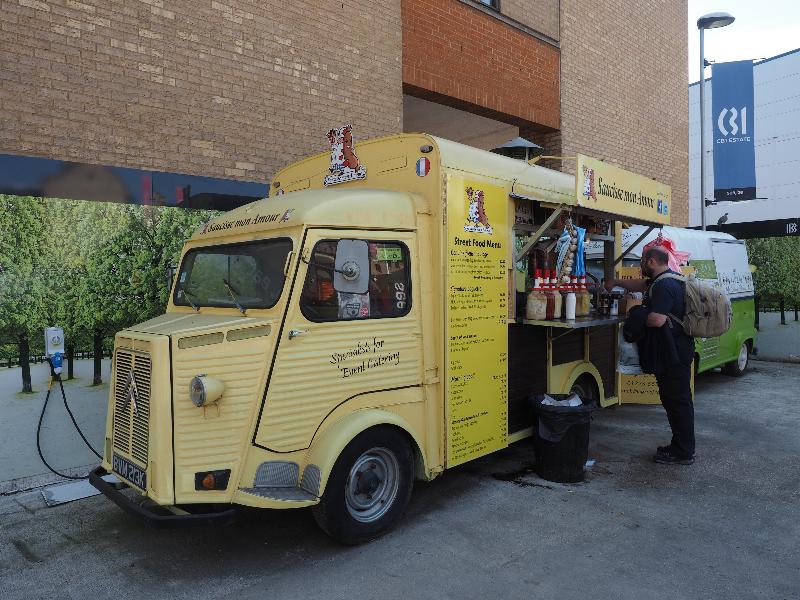 Cambridge, England: Station Road: food van