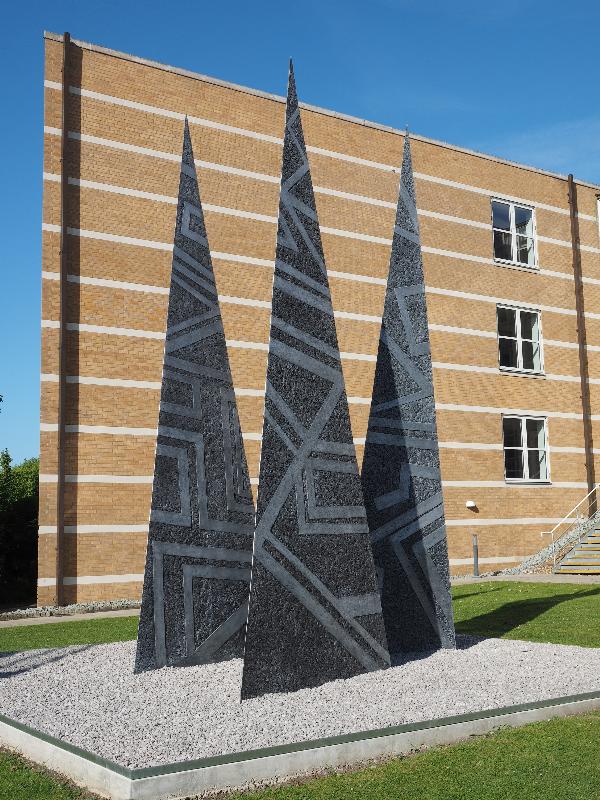 Cambridge, England: Churchill College: Past, Present, Future (2010, Geoffrey Clarke)