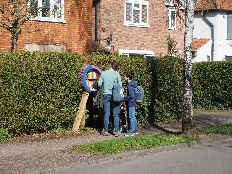 Cambridge, England: Roseford Road: customers at Little Free Library