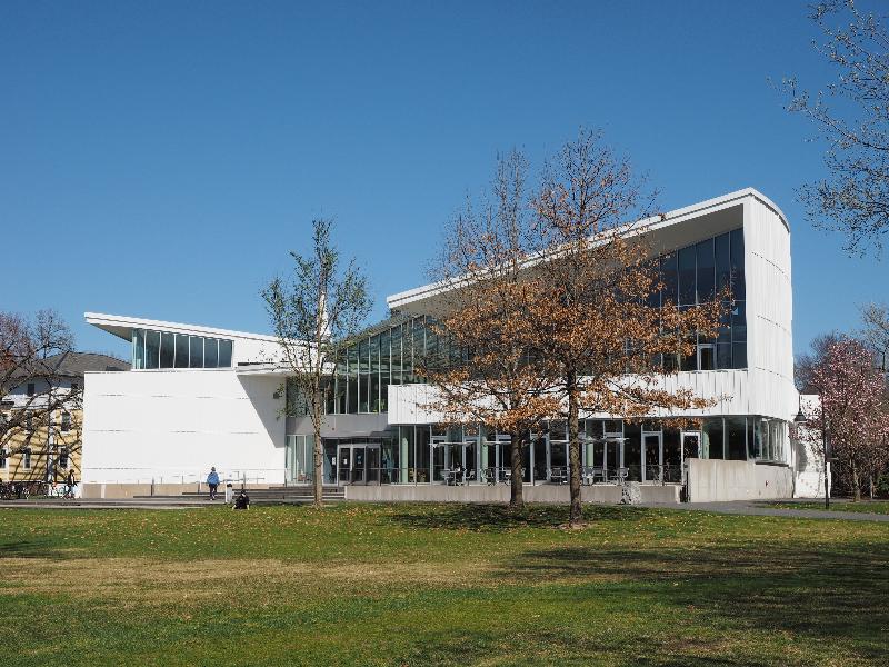 Northampton, Massachusetts (MA): Smith College: Campus Center, early spring (2003, Weiss/Manfredi Architects)