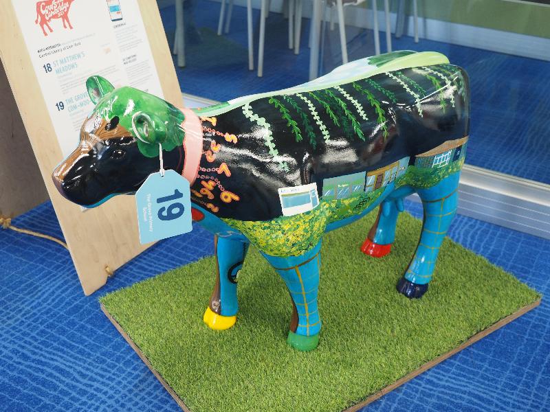 Cambridge, England: Central Library at Lion Yard: The Grove Com-moo-nity Cow (The Grove Primary School)