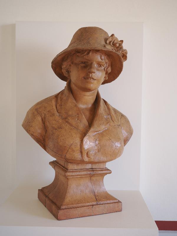 Cagnes-sur-Mer, France: Musee Renoir: Aline Renoir (1915, Renoir and Richard Guino)