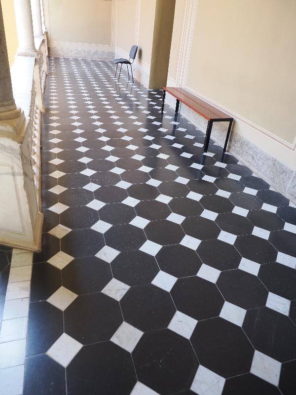 Cagnes-sur-Mer, France: Chateau Grimaldi: hall floor