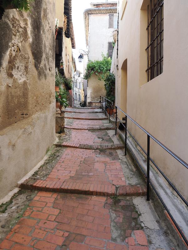 Cagnes-sur-Mer, France: back alley: view