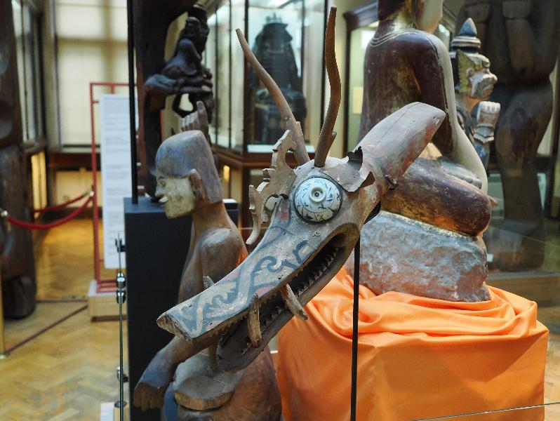 Cambridge, England: Museum of Archaeology and Anthropology: crocodile head, canoe figurehead (late 19th century, Kenyah, Baram River, Sarawak, Borneo)