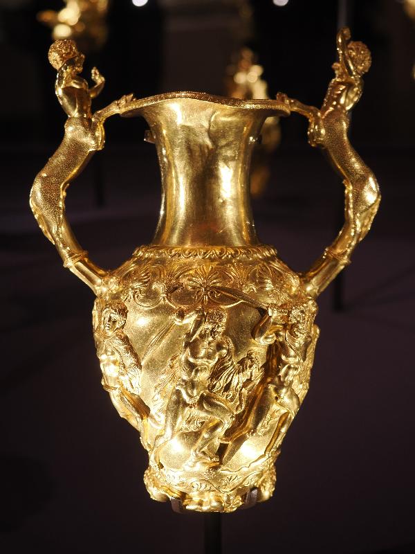 London, England: British Museum: Gold amphora-rhyton with two spouts (about 350-275 BC, Panagyurishte, Bulgaria)