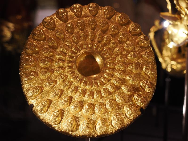 London, England: British Museum: Gold libation bowl (about 350-275 BC, Panagyurishte, Bulgaria)
