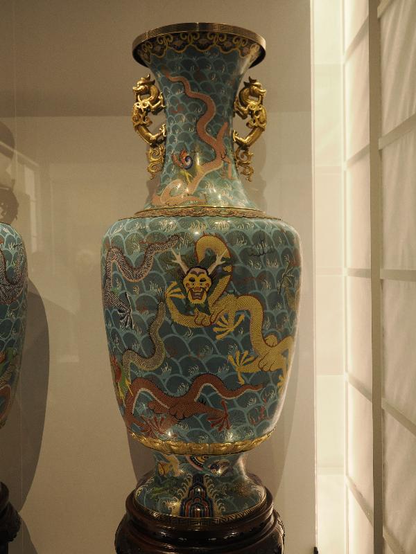 London, England: British Museum: Royal vase (cloisonne enamel on copper, 1908-1911, Beijing)