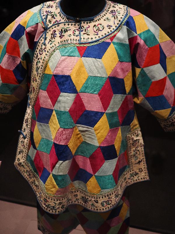 London, England: British Museum: child's jacket (1800-1900, China)