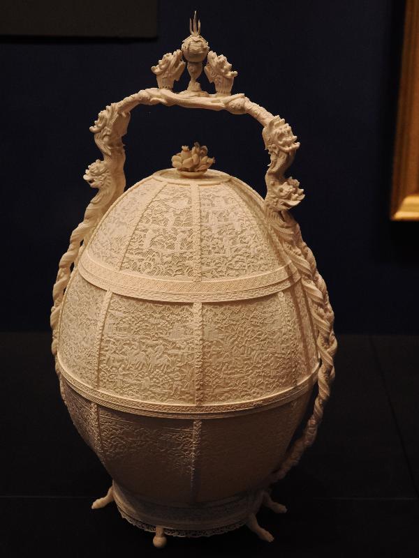 London, England: British Museum: carved ivory basket (1800-1812, Guangzhou)