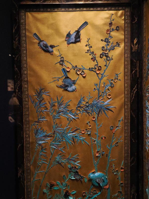 London, England: British Museum: gold and kingfisher folding screen, detail (exhibited at the International Exposition in Paris, 1867; 1825-1865, probably Guangzhou)