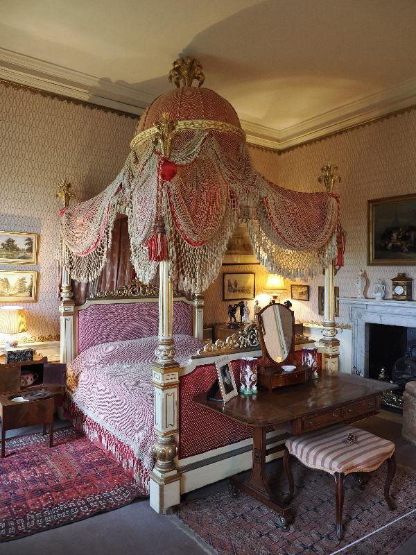 Wimpole, England: Wimpole Hall: Lord Chancellor's bedroom, bed