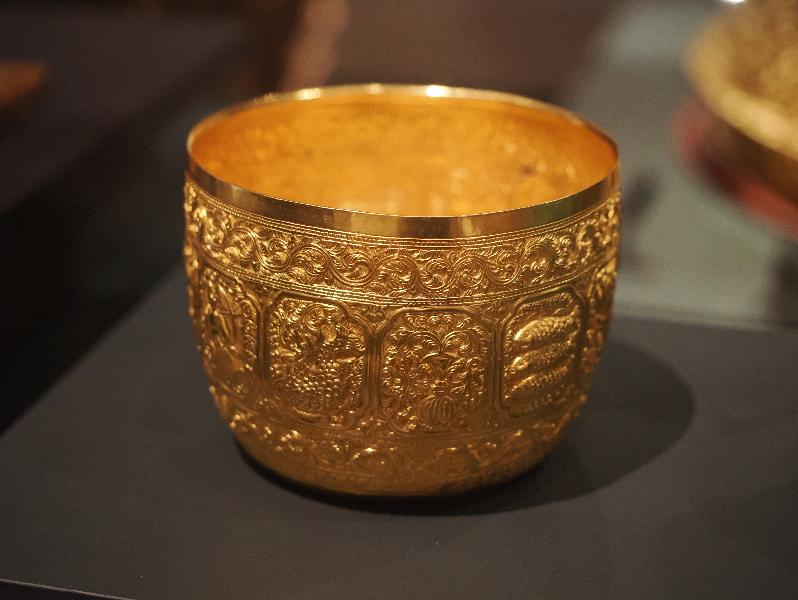 London, England: British Museum: gold water bowl (early 1850s, probably Amarapura, central Myanmar)