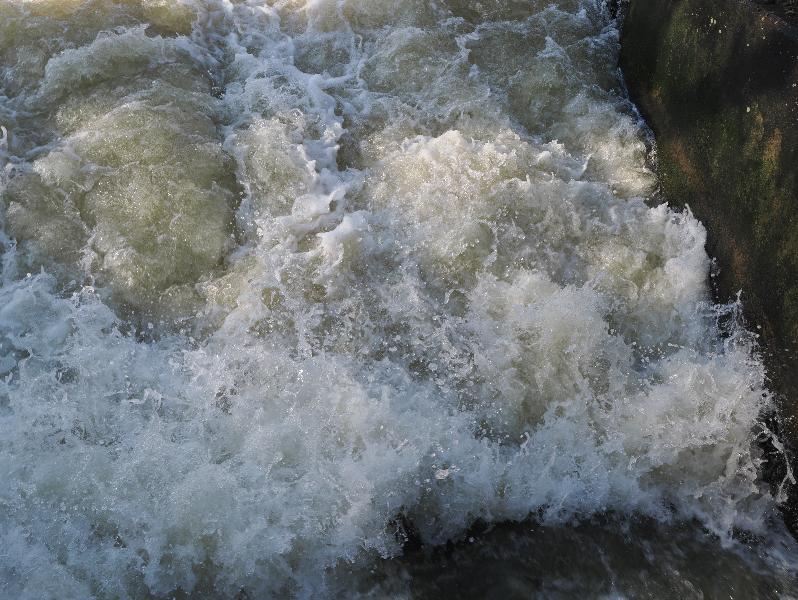 Cambridge, England: Cam: angry water at sluice