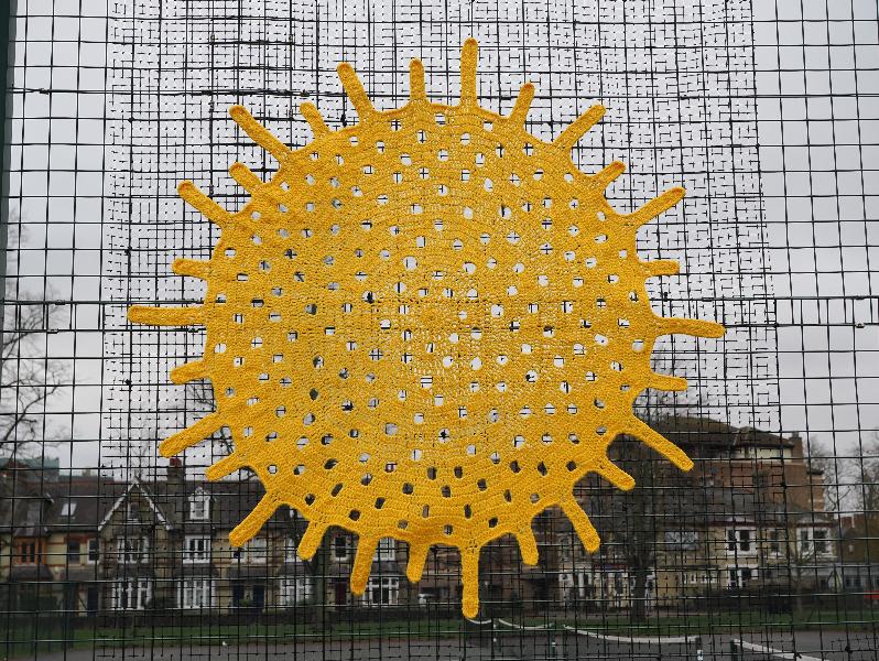 Cambridge, England: Jesus Green: yellow sun