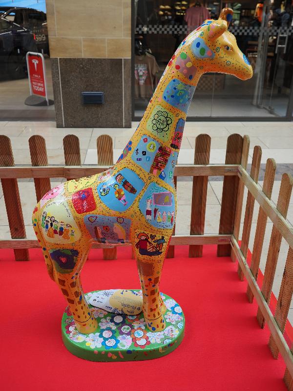 Cambridge, England: Grand Arcade: Riley - The Rights Respecting Giraffe (Swavesey Primary School)