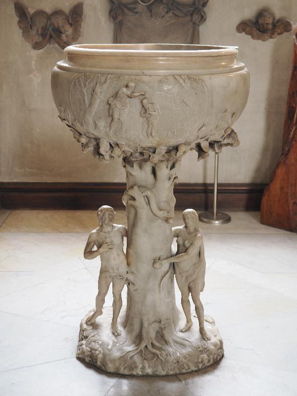 London, England: St James's Church, Piccadilly: font (1686, Grinling Gibbons)