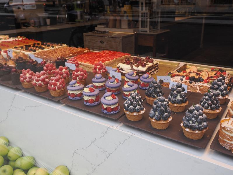 London, England: Piccadilly: L'Eto, pastries