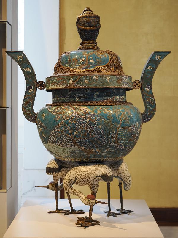 London, England: British Museum: Cloisonne/ incense burners (1736-1795, Beijing, China)