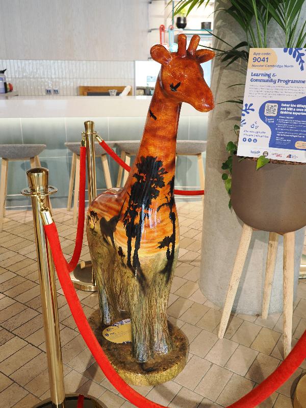 Cambridge, England: Novotel: Twiga (Phil Daniels)