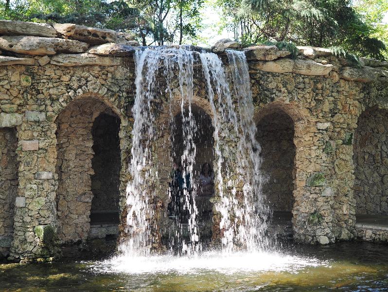 Dallas, Texas (TX): Dallas Arboretum & Botanical Gardens: waterfall