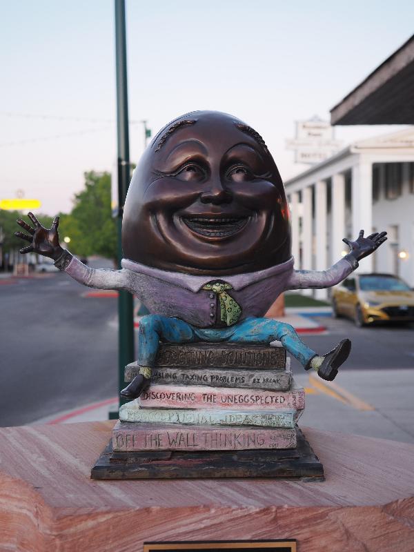 Boulder City, Nevada (NV): Arizona Street: Eggcited (2014, Kimber Fiebiger)