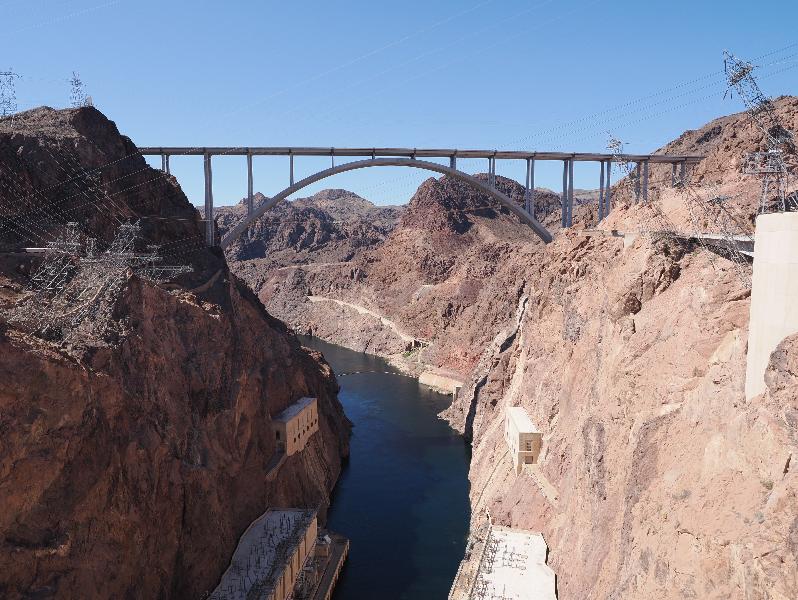 Hoover Dam, Nevada (NV) / Arizona (AZ): Hoover Dam Access Road: view towards Mike O'Callaghan - Pat Tillman Memorial Bridge