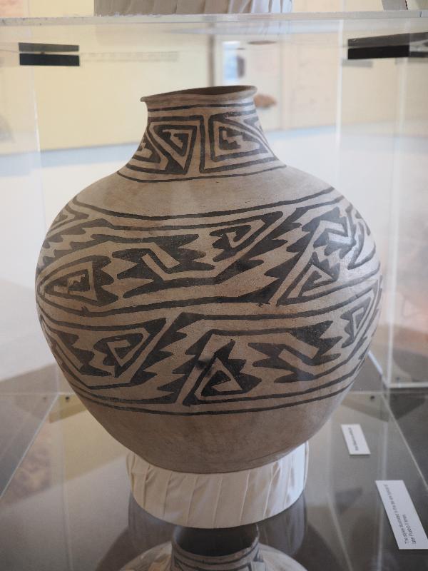 Flagstaff, Arizona (AZ): Museum of Northern Arizona: Sosi black-on-white jar