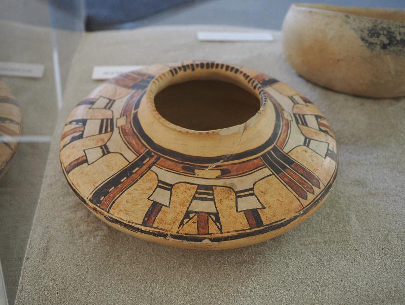 Flagstaff, Arizona (AZ): Museum of Northern Arizona: Sikyatki polychrome Style D jar
