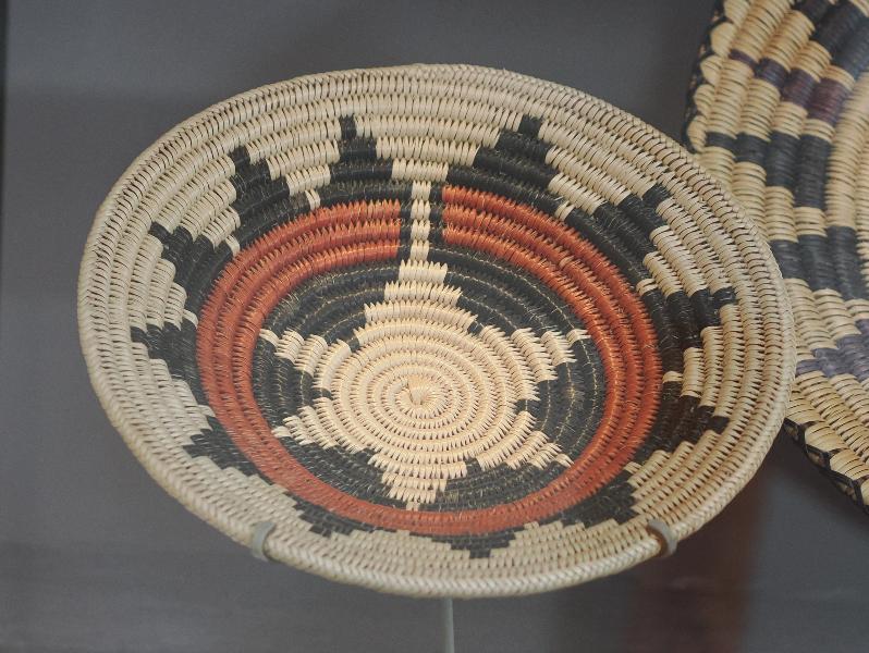 Flagstaff, Arizona (AZ): Museum of Northern Arizona: Ts'aa' niteeli (coiled tray basket) (Maryanne Dol, Dine, Navajo Mountain, Utah)