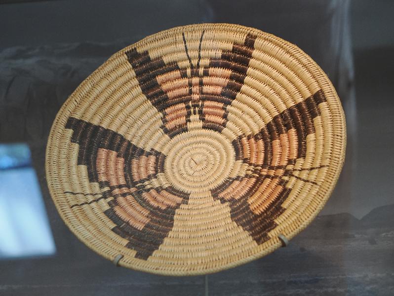 Flagstaff, Arizona (AZ): Museum of Northern Arizona: Ts'aa' niteeli (coiled tray basket) (late 20th century)